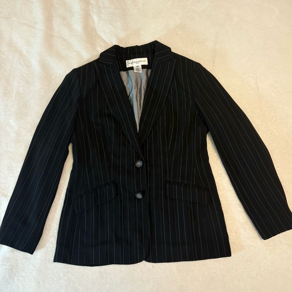 Jones New York Black Pinstripe Women’s Suit - Picture 3 of 10
